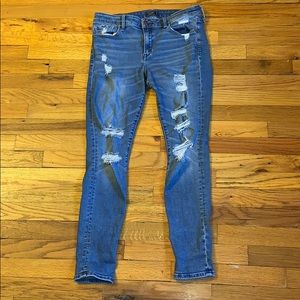 Women’s Abercrombie and Fitch ripped blue jeans💙